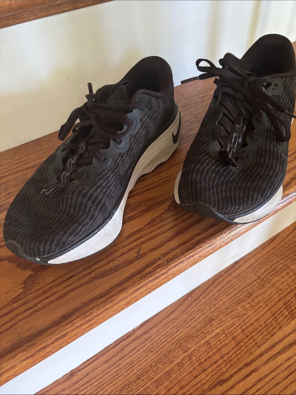 Nike Women’s Black and White Low-Top Walking Sneakers